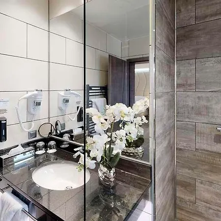 Plaza Hotel 3*