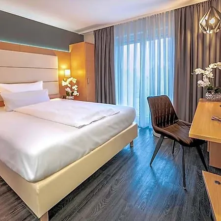 Plaza Hotel 3*