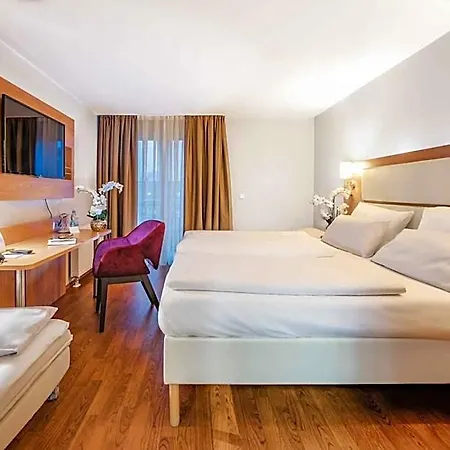Hotel Plaza 3*