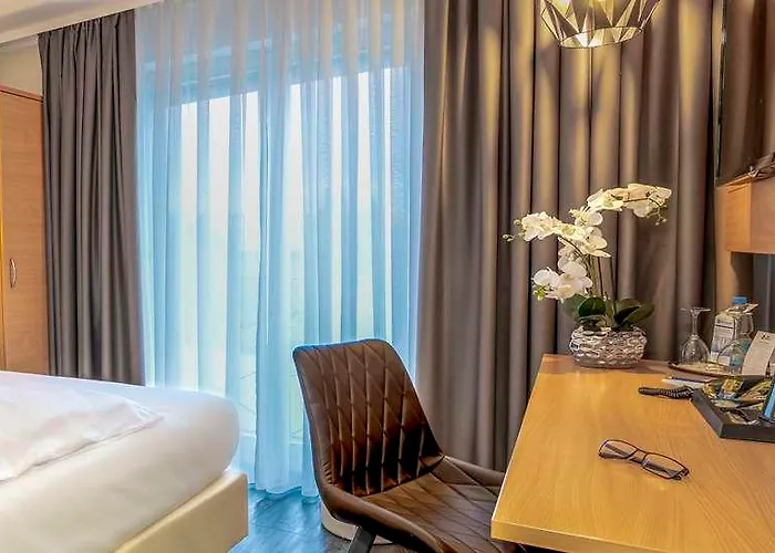 Plaza Ξενοδοχείο Χαϊλμπρόν