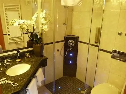 Ξενοδοχείο Plaza 3*